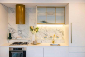 Heart of Boxhill near everything luxury apartment